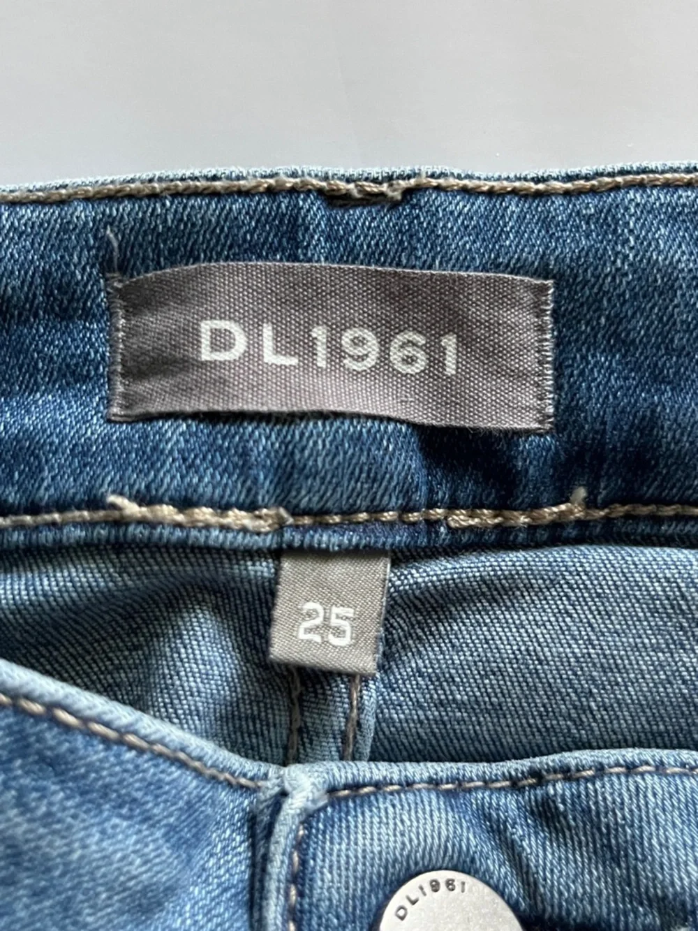 DL1961 Bridget Mid Rise Instasculpt Boot Size 25 - Picture 11 of 16